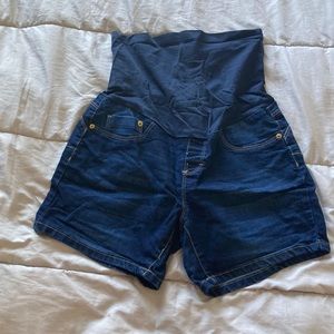 Maternity shorts